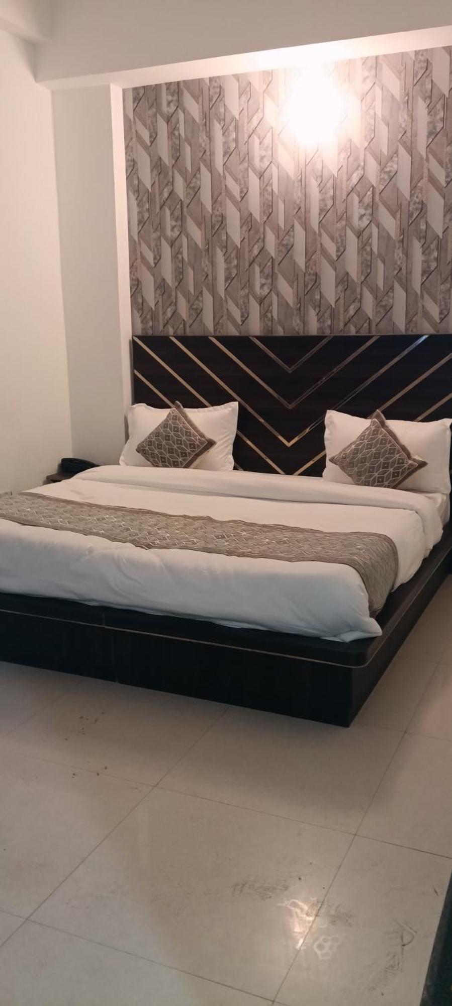 Hotel Blue Heaven Oyotownhouse Ghaziabad Ngoại thất bức ảnh