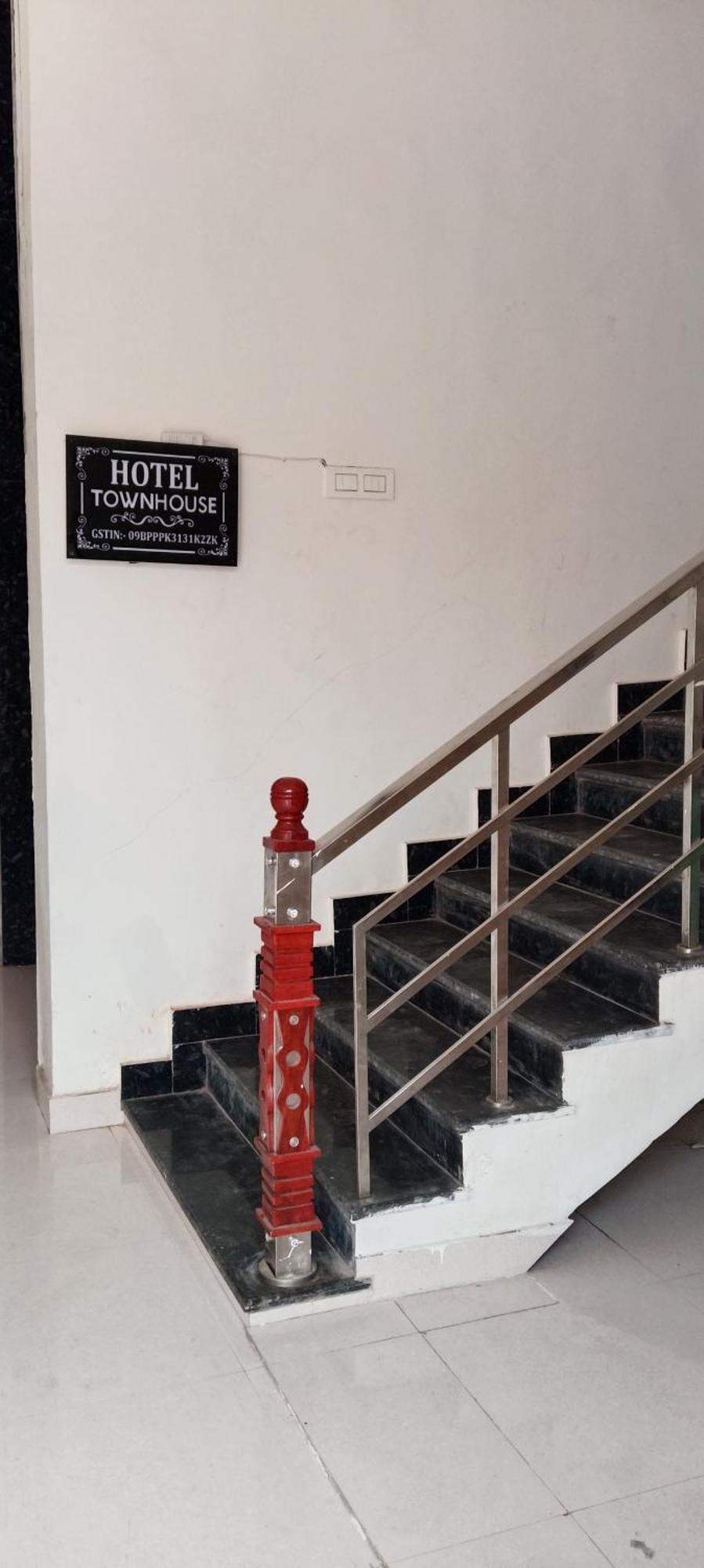 Hotel Blue Heaven Oyotownhouse Ghaziabad Ngoại thất bức ảnh